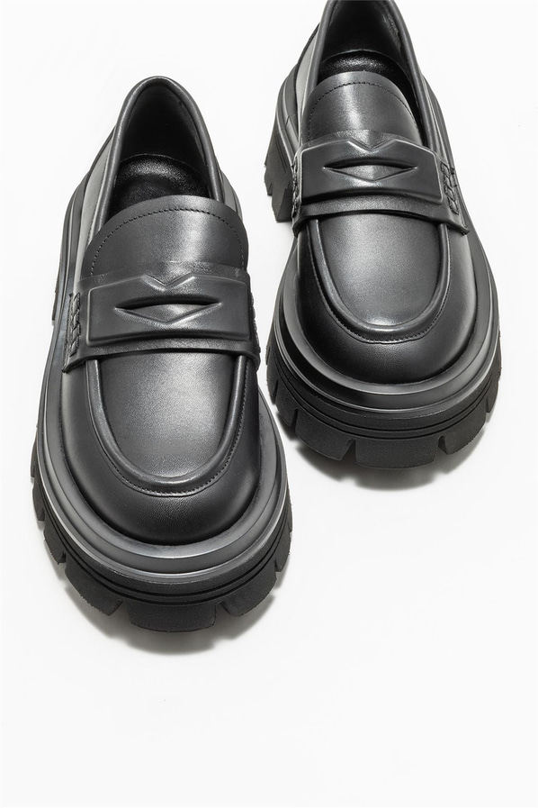 Siyah deri kadın ayakkabı, günlük kullanım için - Elle Shoes