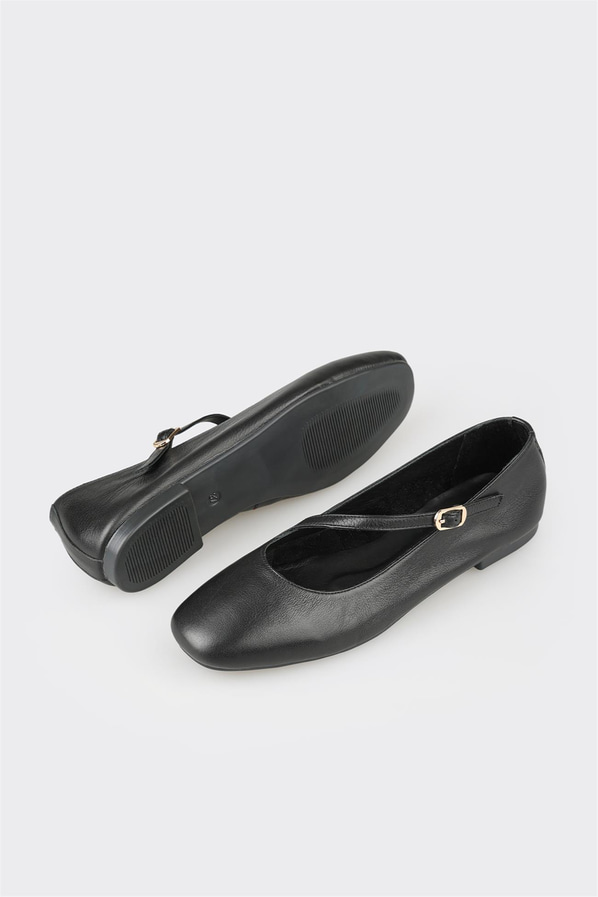 Siyah deri kadın babet, günlük kullanım için - Elle Shoes
