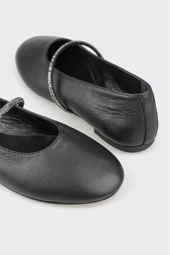 Siyah deri kadın babet, rahat kullanım için - Elle Shoes