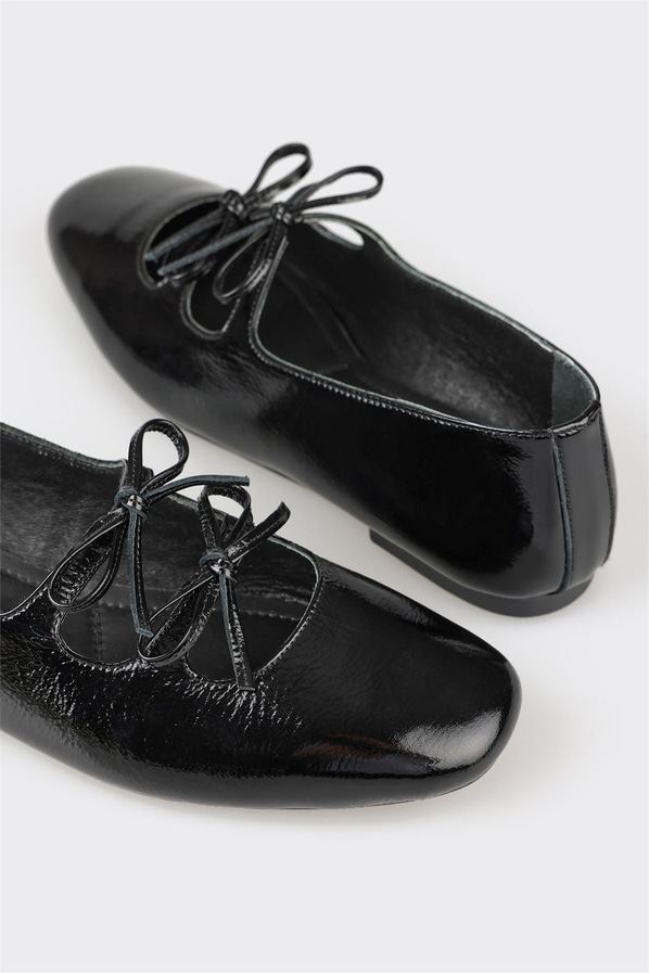 Siyah deri kadın babet, günlük kullanım için - Elle Shoes