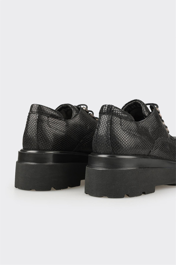 Siyah Deri Kadın Günlük Ayakkabı