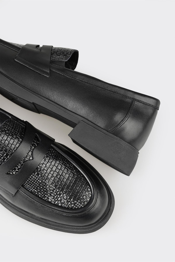 Siyah deri kadın loafer, rahat kullanım için - Elle Shoes