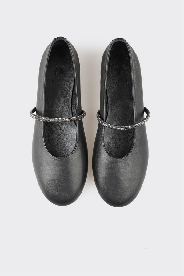 Siyah deri kadın babet, rahat kullanım için - Elle Shoes