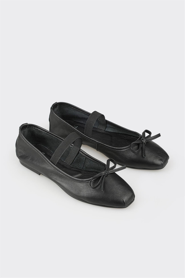 Siyah deri kadın babet, rahat kullanım için - Elle Shoes