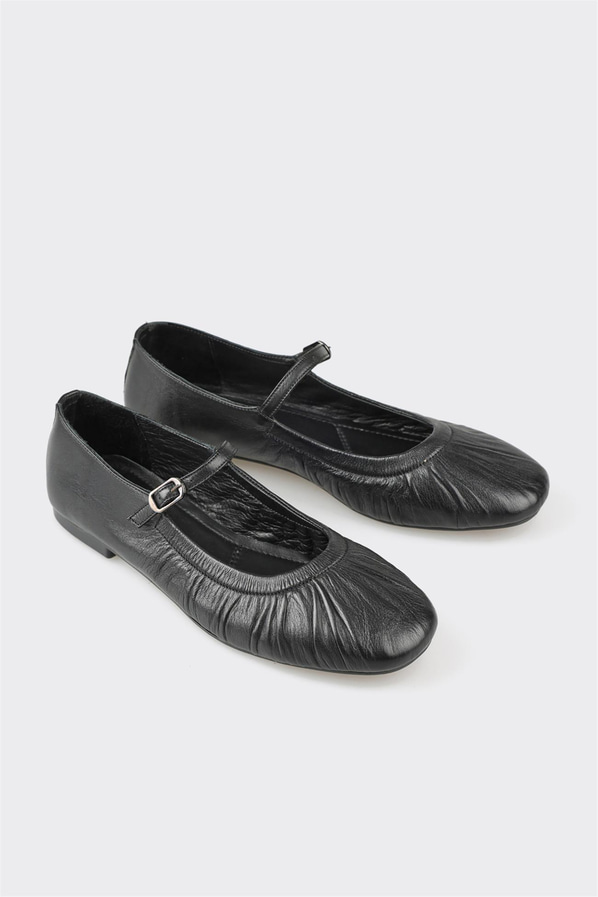 Siyah deri kadın babet, günlük kullanım için - Elle Shoes