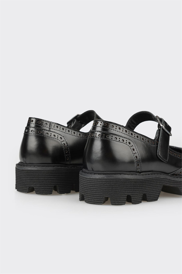 Siyah deri kadın düz ayakkabı, ofis stili için - Elle Shoes