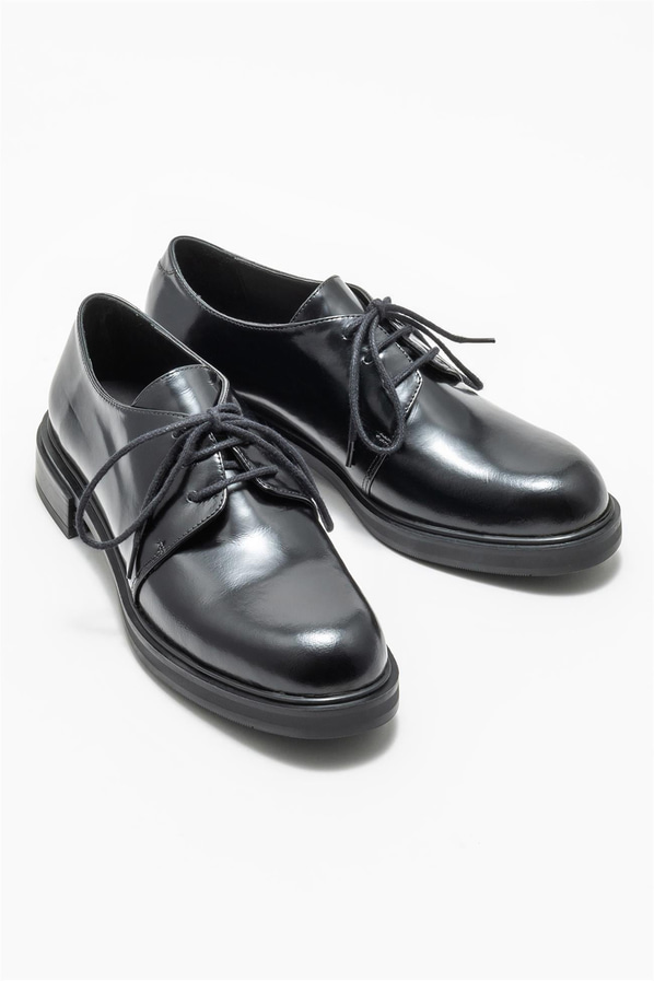Siyah deri kadın ayakkabı, günlük kullanım için - Elle Shoes