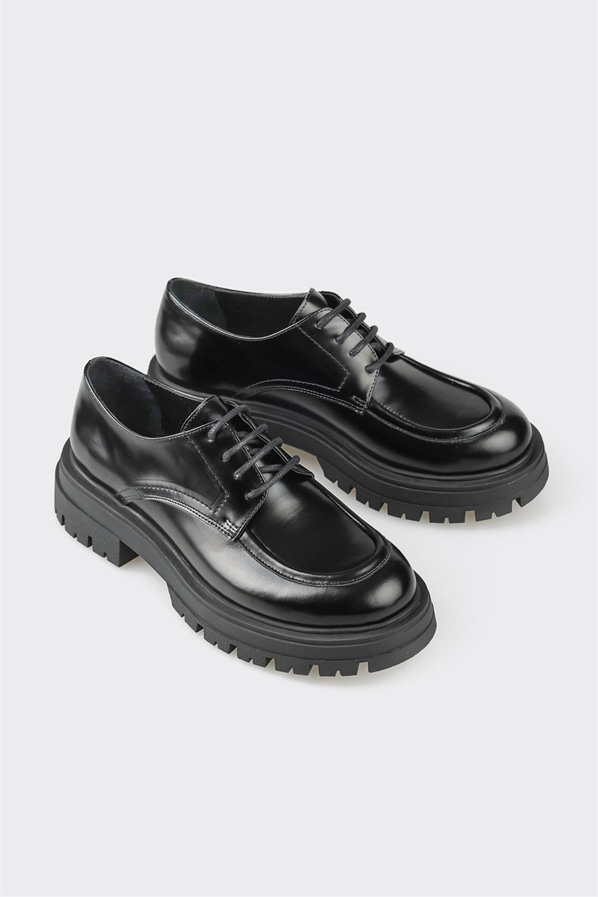 Siyah deri bağcıklı kadın ayakkabı, günlük kullanım için - Elle Shoes