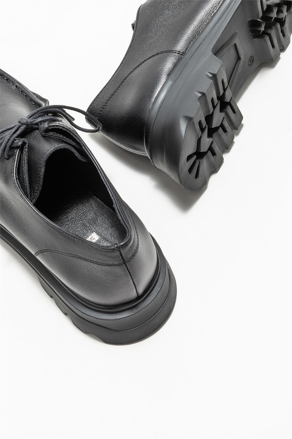 Siyah deri kadın ayakkabı, günlük kullanım için - Elle Shoes