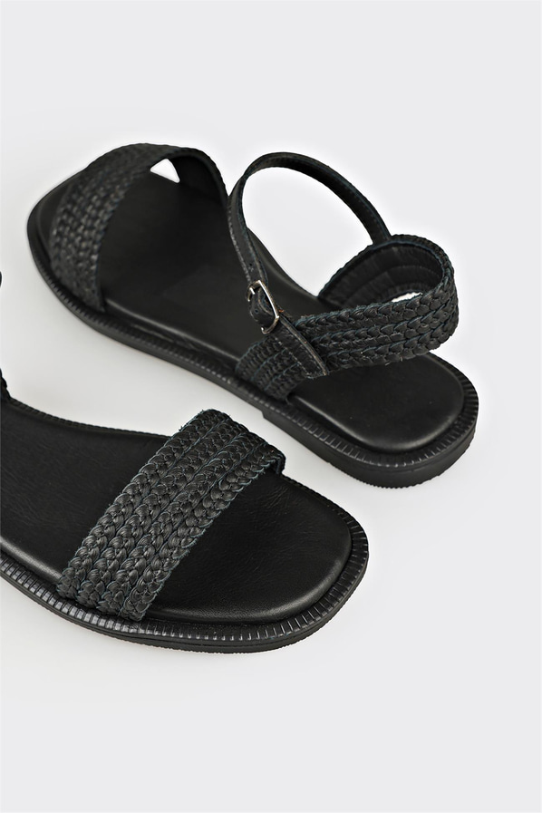 Siyah deri düz kadın sandalet, ofis stili için - Elle Shoes