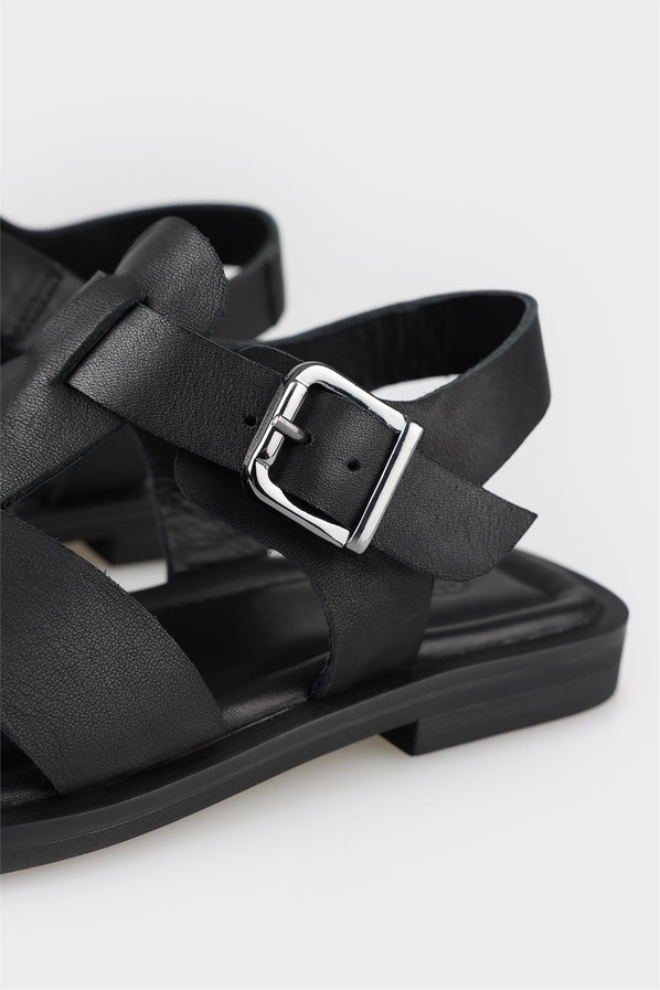 Siyah deri kadın düz sandalet, günlük kullanım için - Elle Shoes