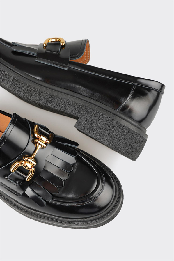 Siyah deri püsküllü kadın loafer, günlük kullanım için - Elle Shoes