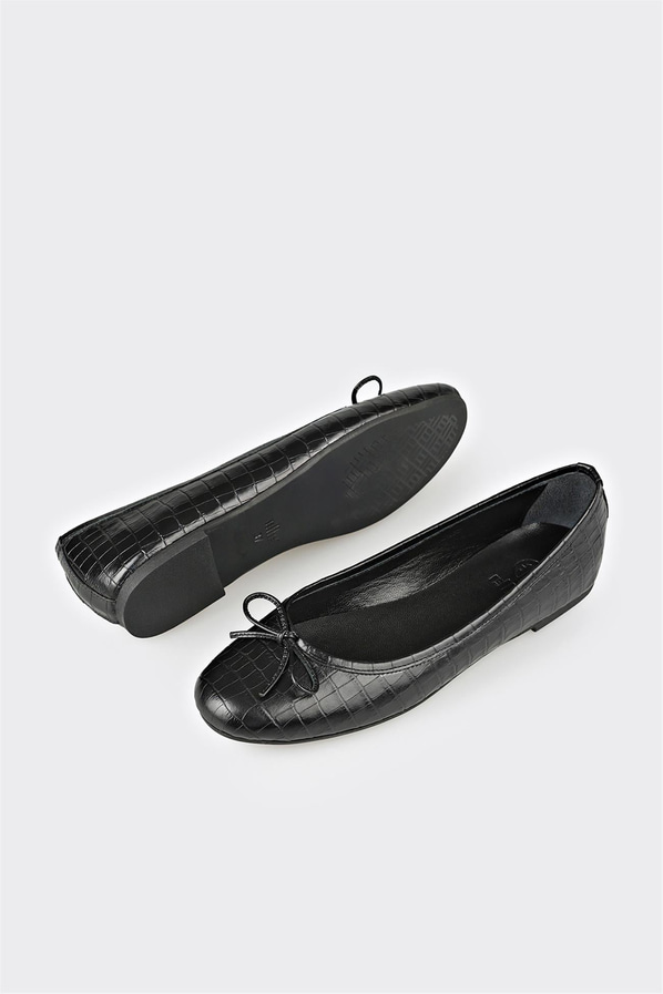 Siyah deri kadın babet, günlük kullanım için - Elle Shoes