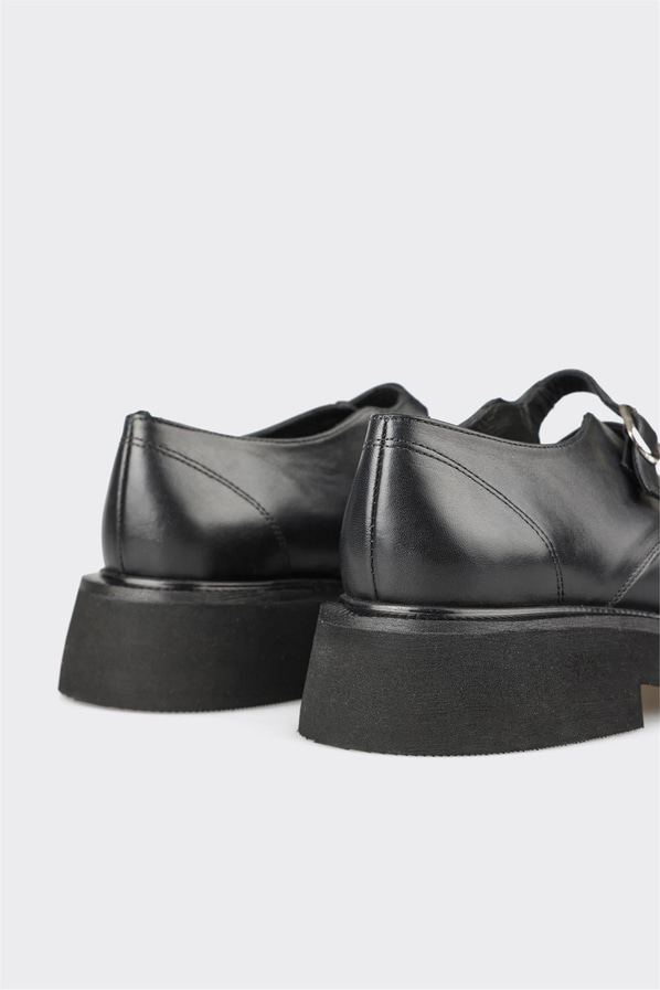 Siyah deri kadın düz ayakkabı, ofis stili için - Elle Shoes