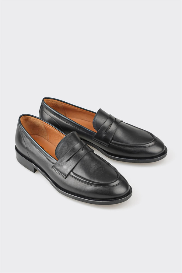 Siyah deri kadın düz ayakkabı, ofis stili için - Elle Shoes