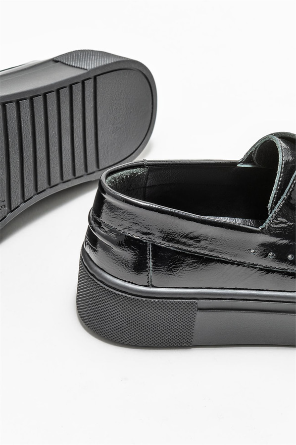 Siyah deri kadın düz ayakkabı, günlük kullanım için - Elle Shoes