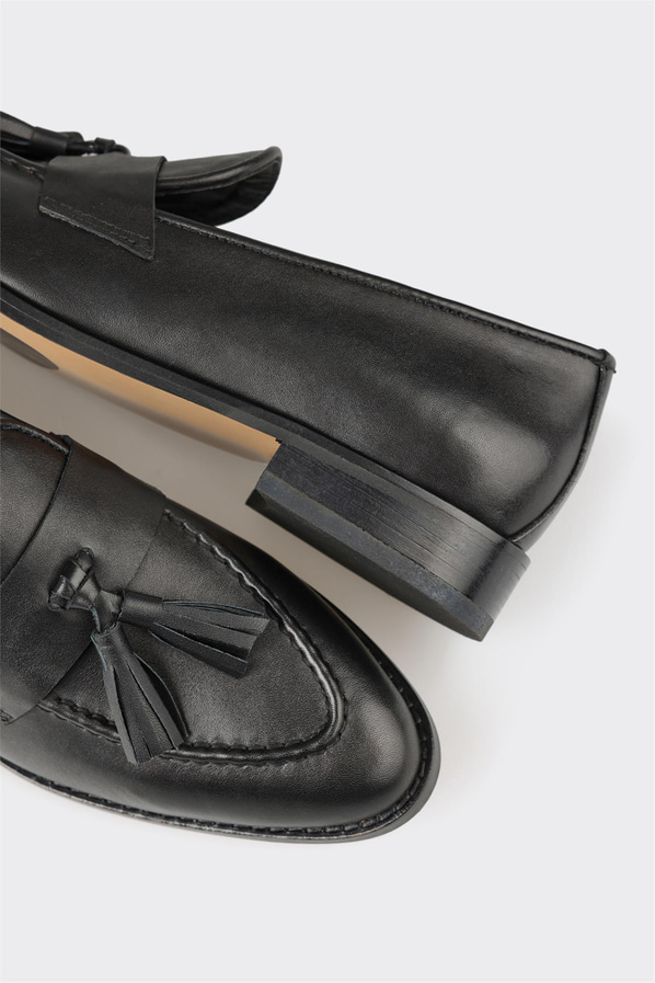 Siyah deri kadın loafer, günlük kullanım için - Elle Shoes