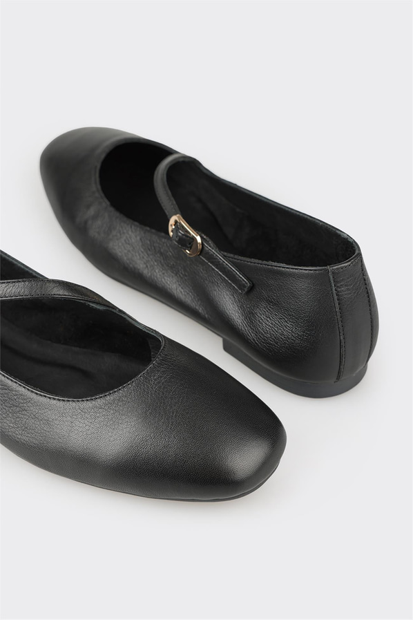 Siyah deri kadın babet, günlük kullanım için - Elle Shoes