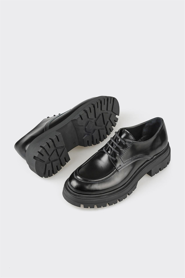 Siyah deri bağcıklı kadın ayakkabı, günlük kullanım için - Elle Shoes