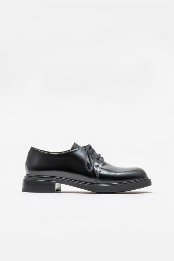 Siyah deri kadın ayakkabı, günlük kullanım için - Elle Shoes