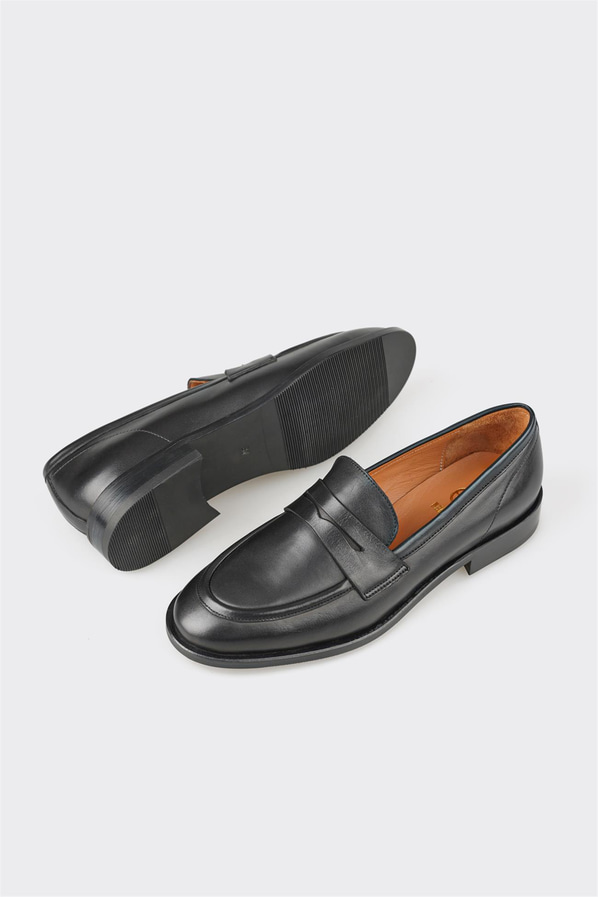 Siyah deri kadın düz ayakkabı, ofis stili için - Elle Shoes