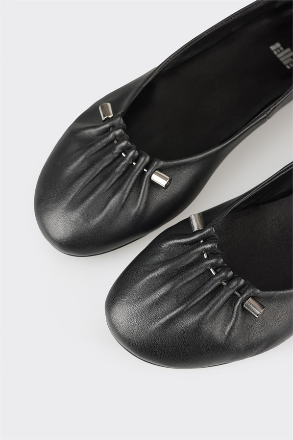 Siyah deri kadın babet, günlük kullanım için - Elle Shoes