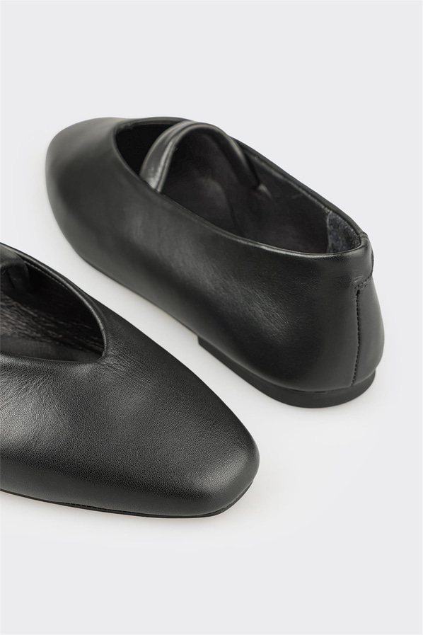 Siyah Deri Kadın Günlük Ayakkabı