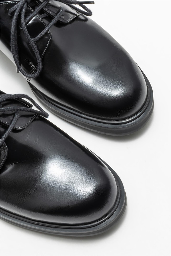 Siyah deri kadın ayakkabı, günlük kullanım için - Elle Shoes