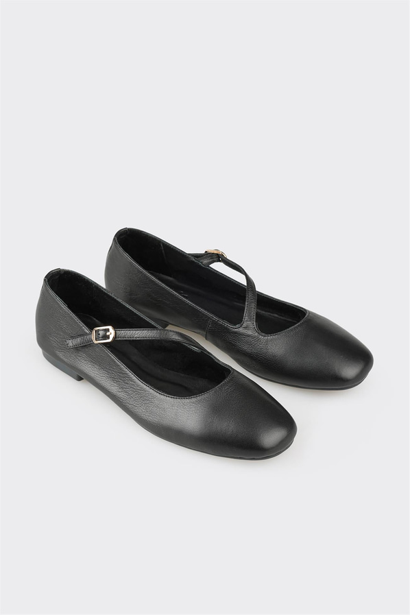 Siyah deri kadın babet, günlük kullanım için - Elle Shoes