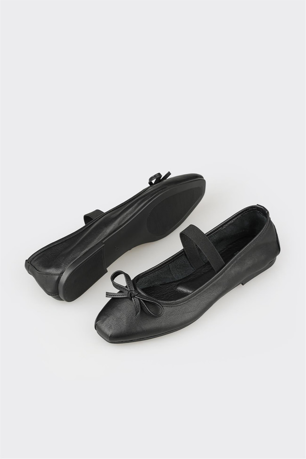 Siyah deri kadın babet, rahat kullanım için - Elle Shoes