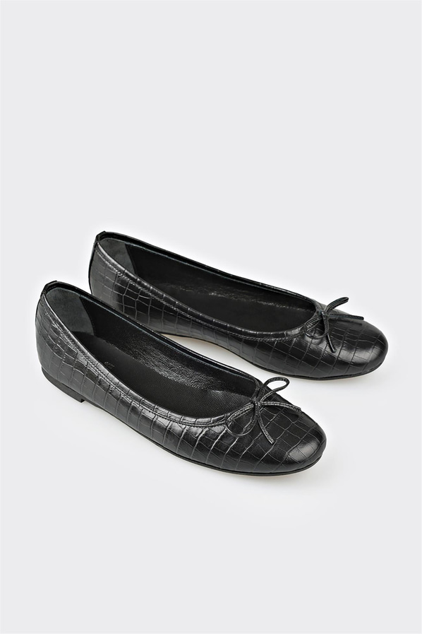 Siyah deri kadın babet, günlük kullanım için - Elle Shoes