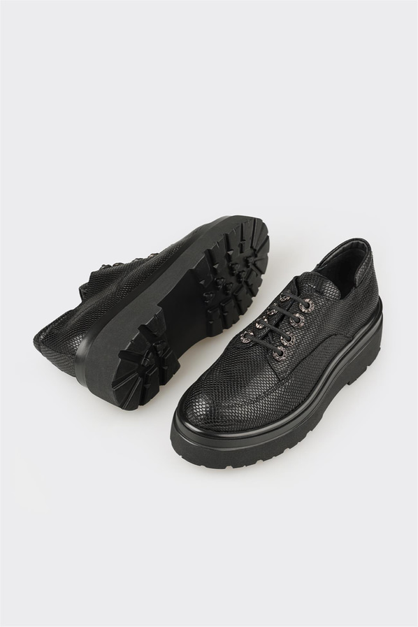 Siyah Deri Kadın Günlük Ayakkabı