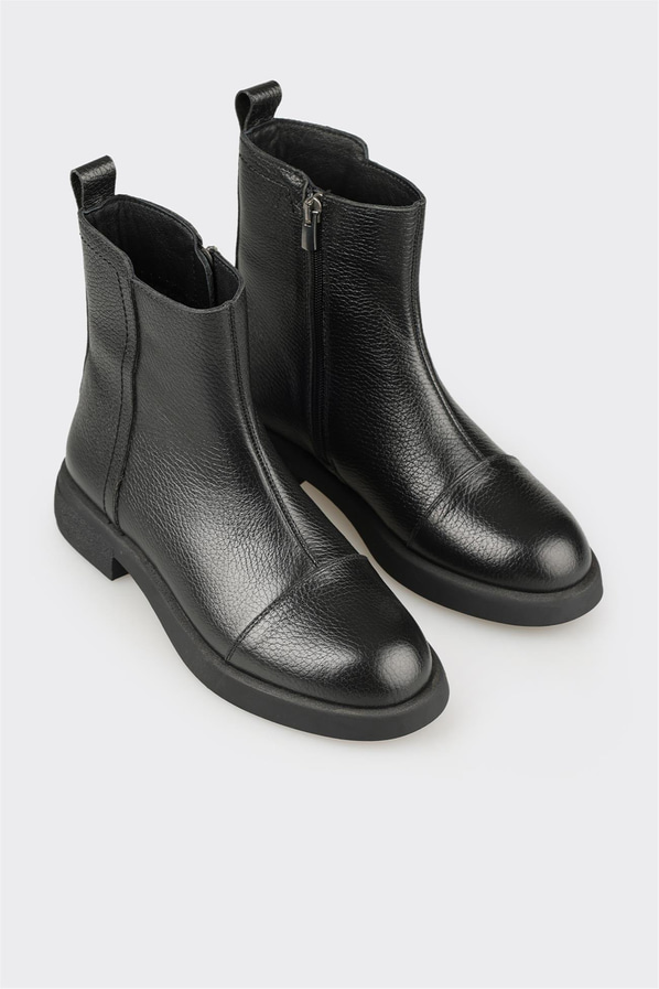 Siyah Deri Kadın Günlük Bot