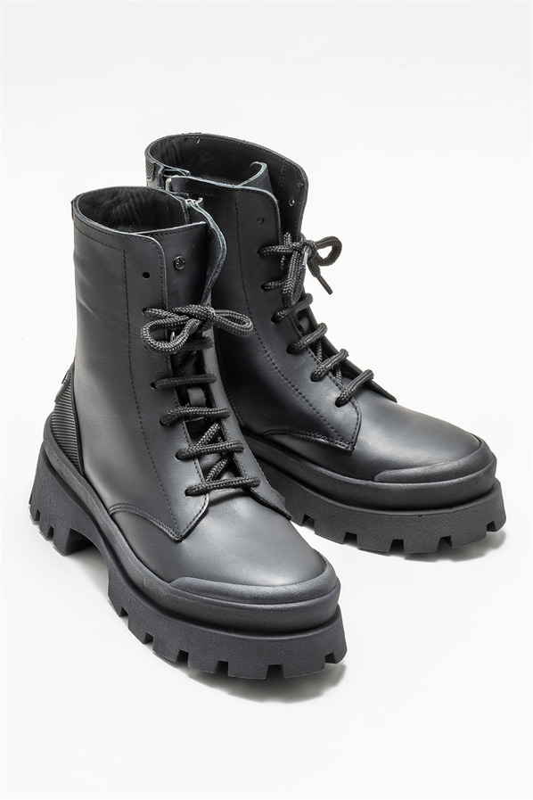 Siyah deri kadın bot, günlük kullanım için - Elle Shoes