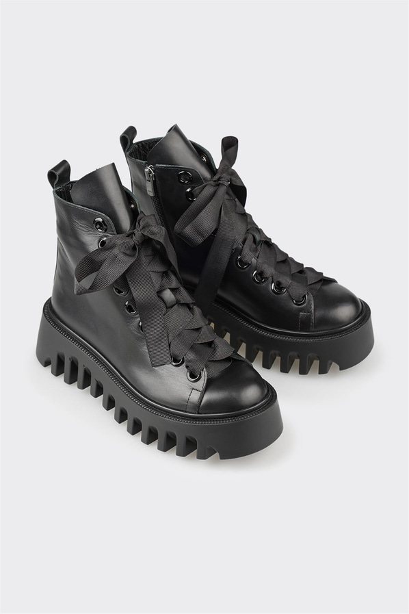 Siyah deri kadın bot, günlük kullanım için - Elle Shoes