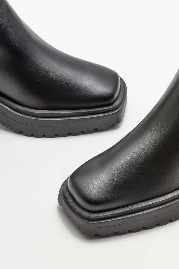 Siyah deri kadın bot, günlük kullanım için - Elle Shoes