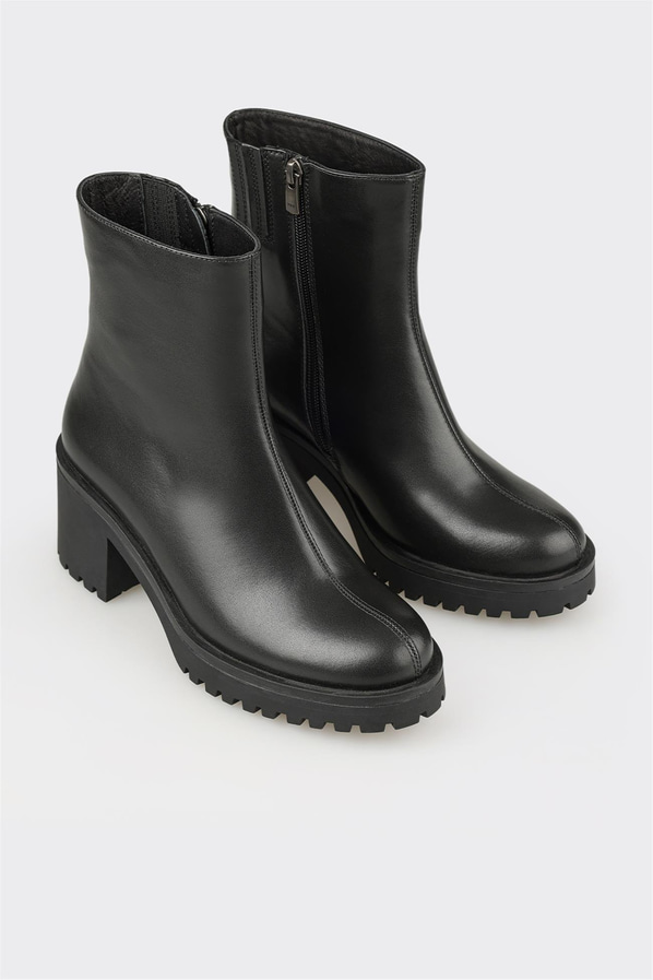 Siyah Deri Kadın Günlük Bot