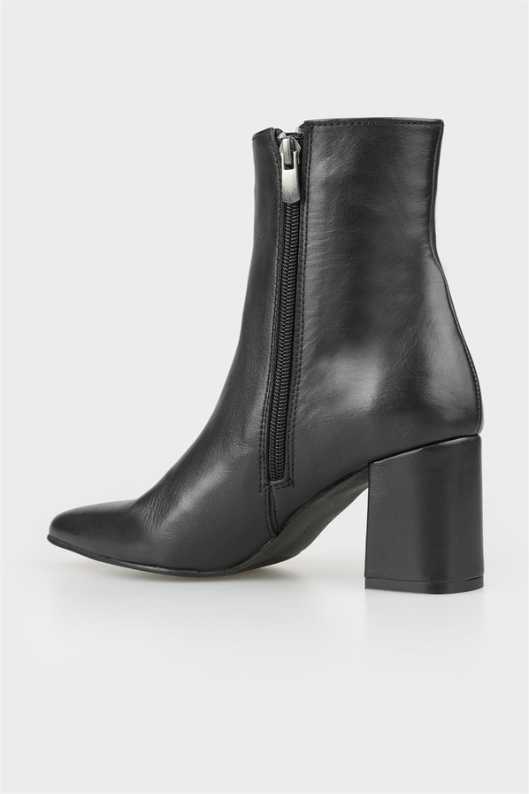 Siyah deri kadın bot, günlük kullanım için - Elle Shoes