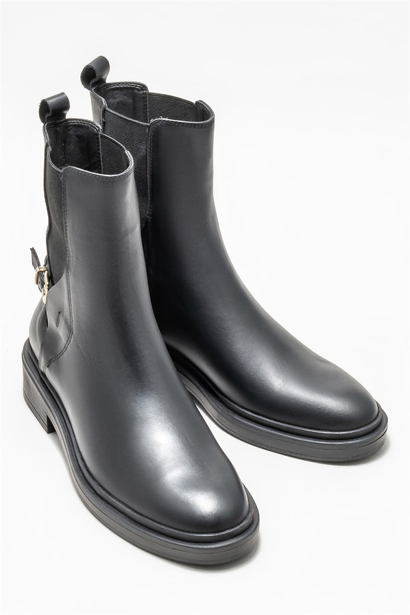 Siyah deri kadın bot, günlük kullanım için - Elle Shoes