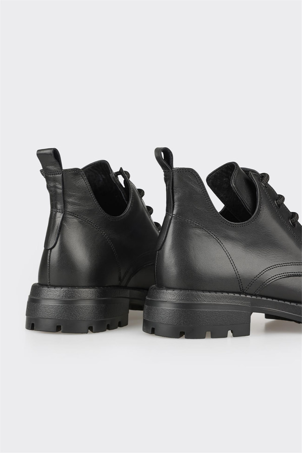 Siyah deri kalın tabanlı kadın bot, rahat kullanım için - Elle Shoes
