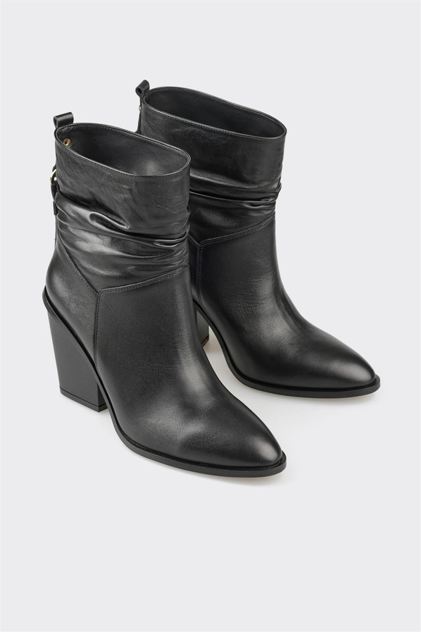 Siyah deri kadın bot, günlük kullanım için - Elle Shoes