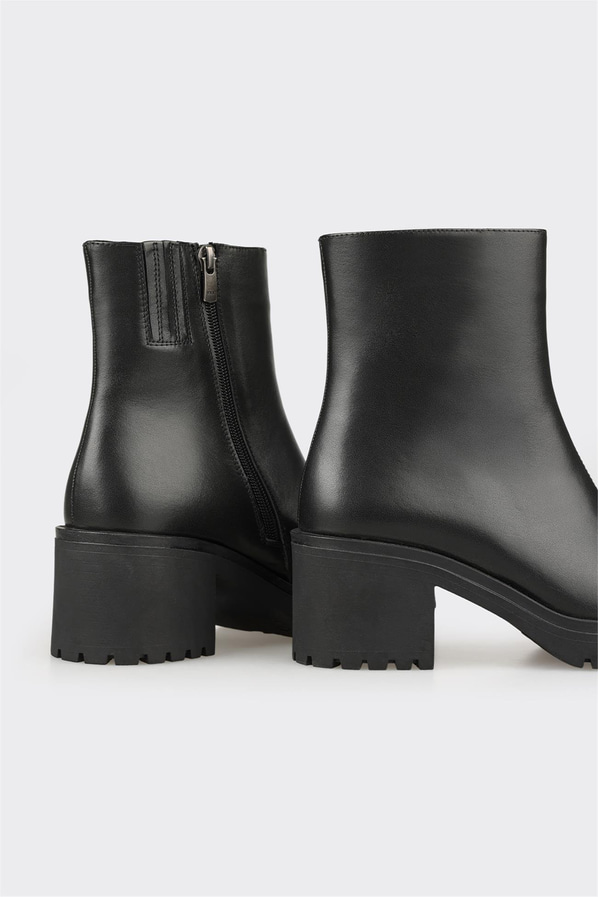 Siyah Deri Kadın Günlük Bot