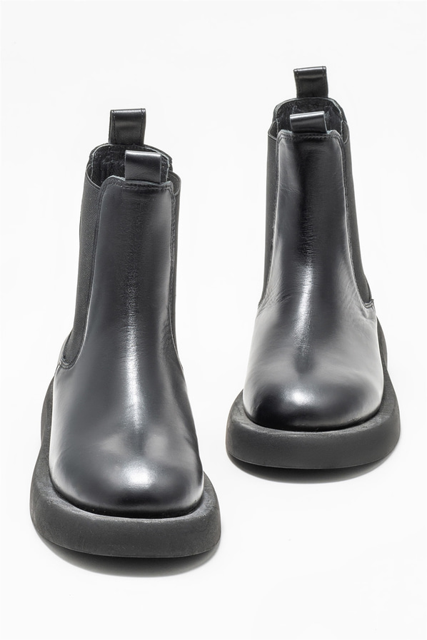 Siyah deri kadın bot, günlük kullanım için - Elle Shoes