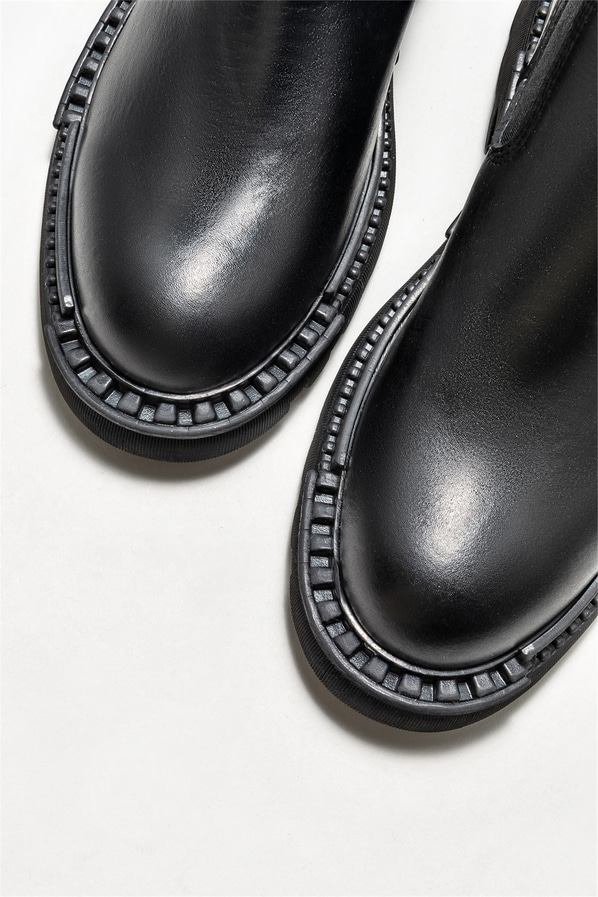 Siyah deri kadın bot, günlük kullanım için - Elle Shoes