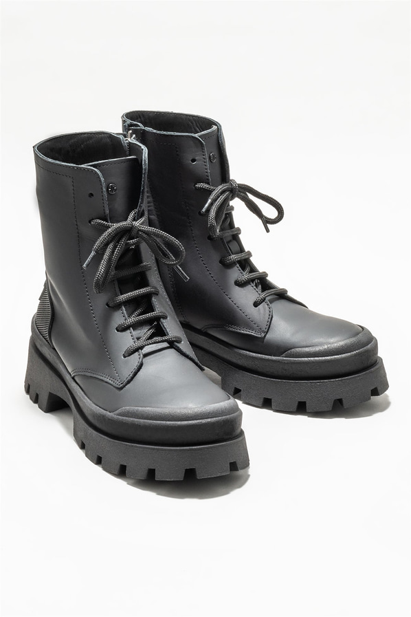 Siyah deri kadın bot, günlük kullanım için - Elle Shoes