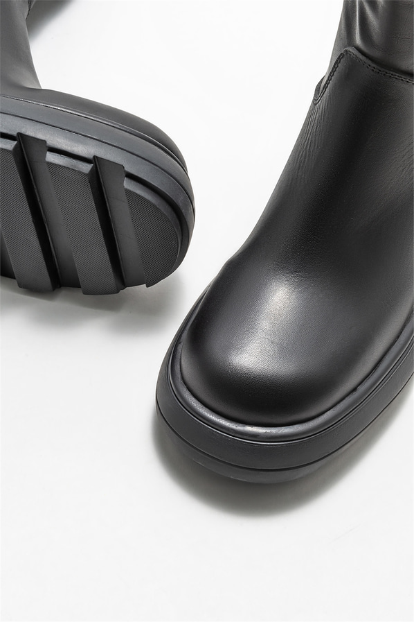 Siyah deri kadın bot, günlük kullanım için - Elle Shoes