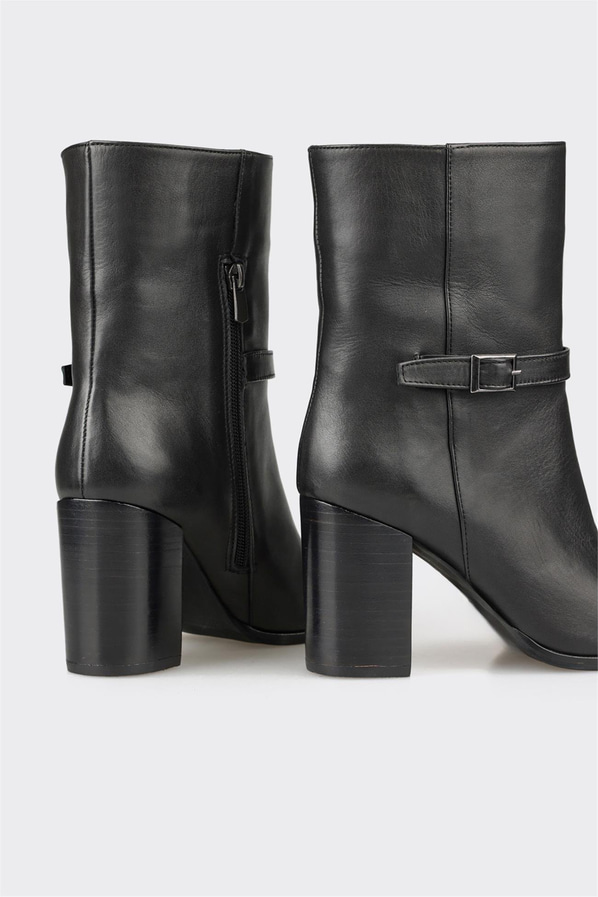 Siyah Deri Kadın Günlük Bot