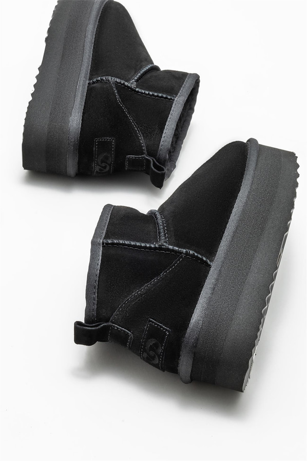 Siyah deri kadın bot, günlük kullanım için - Elle Shoes