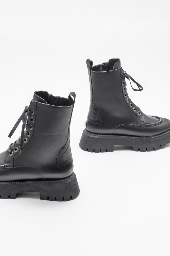 Siyah deri kadın günlük bot, günlük kullanım için - Elle Shoes