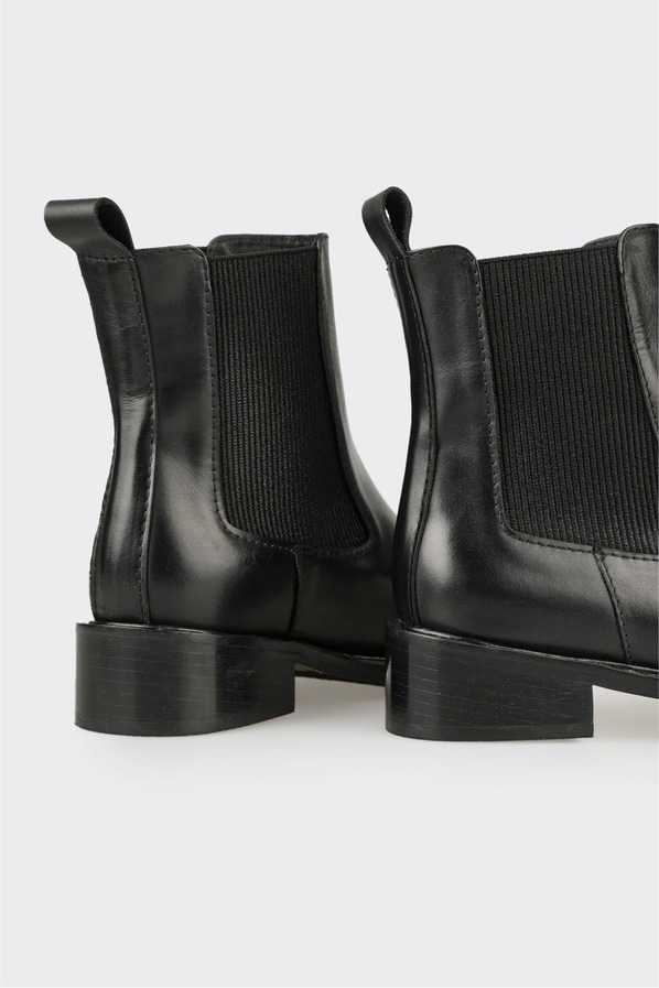 Siyah Deri Kadın Günlük Bot